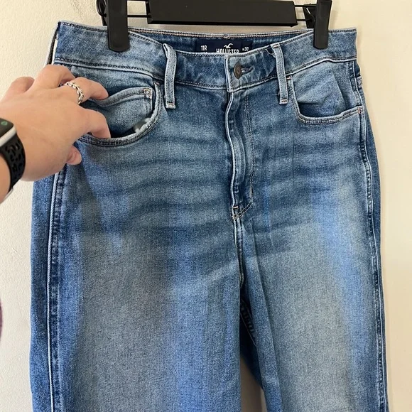 Hollister Ultra High Rise Straight Leg Raw Hem Denim Jeans Size 30 - Picture 4 of 10